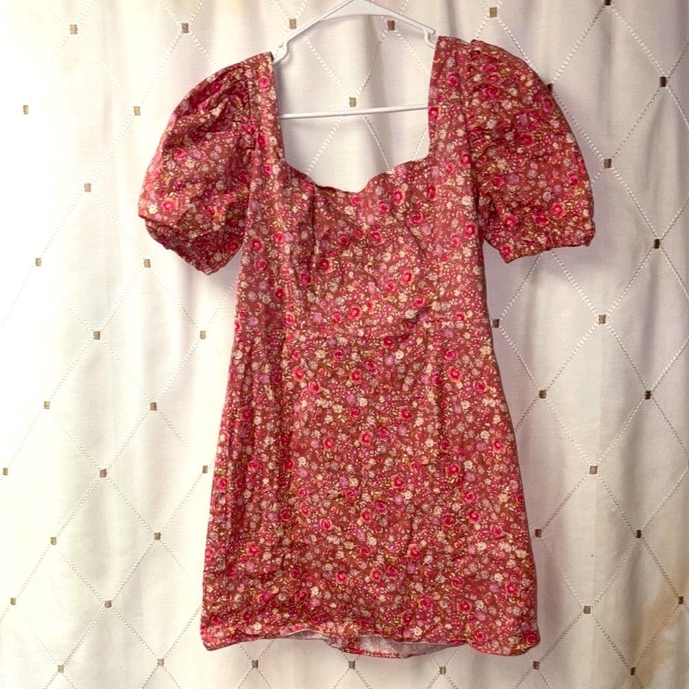 Floral, Baby Doll, Puff Sleeve Dress-New condition! Only tried on.